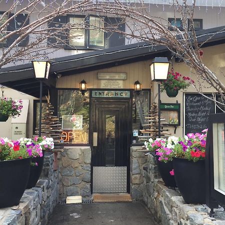 Black Bear Inn Thredbo Exterior photo