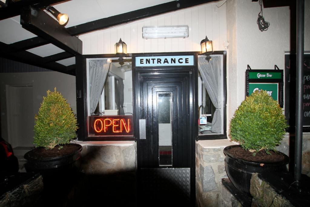 Black Bear Inn Thredbo Exterior photo