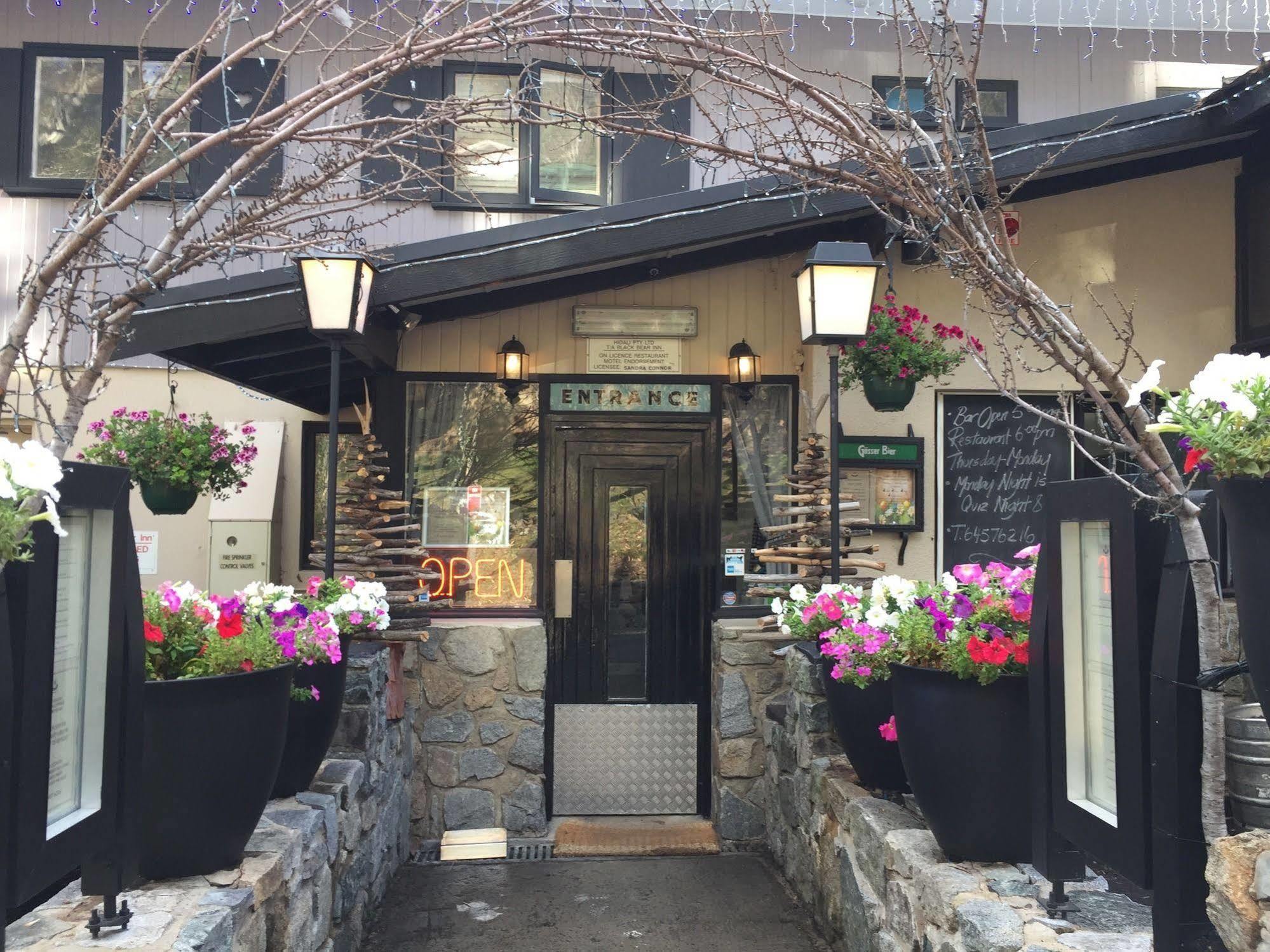 Black Bear Inn Thredbo Exterior photo