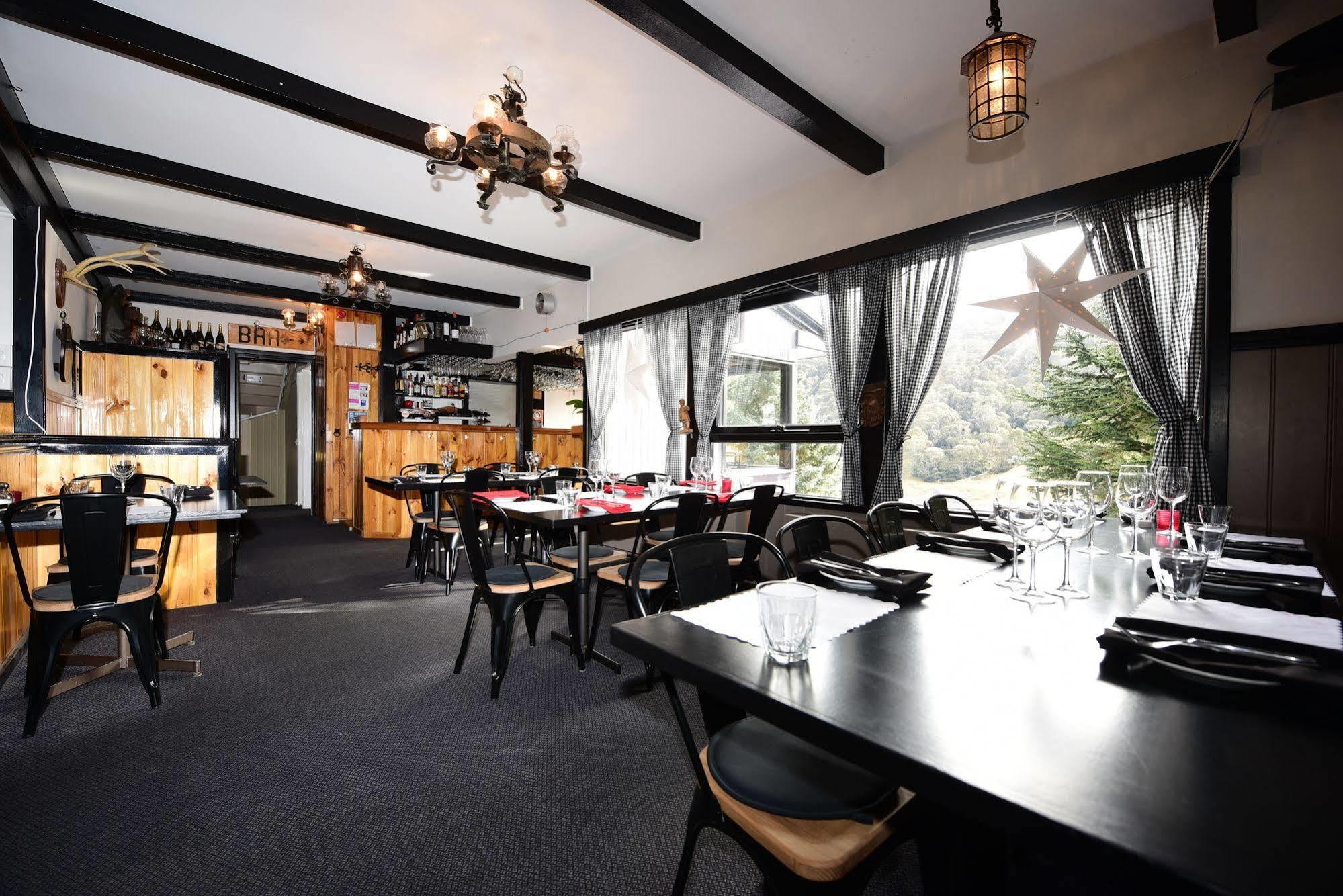 Black Bear Inn Thredbo Exterior photo